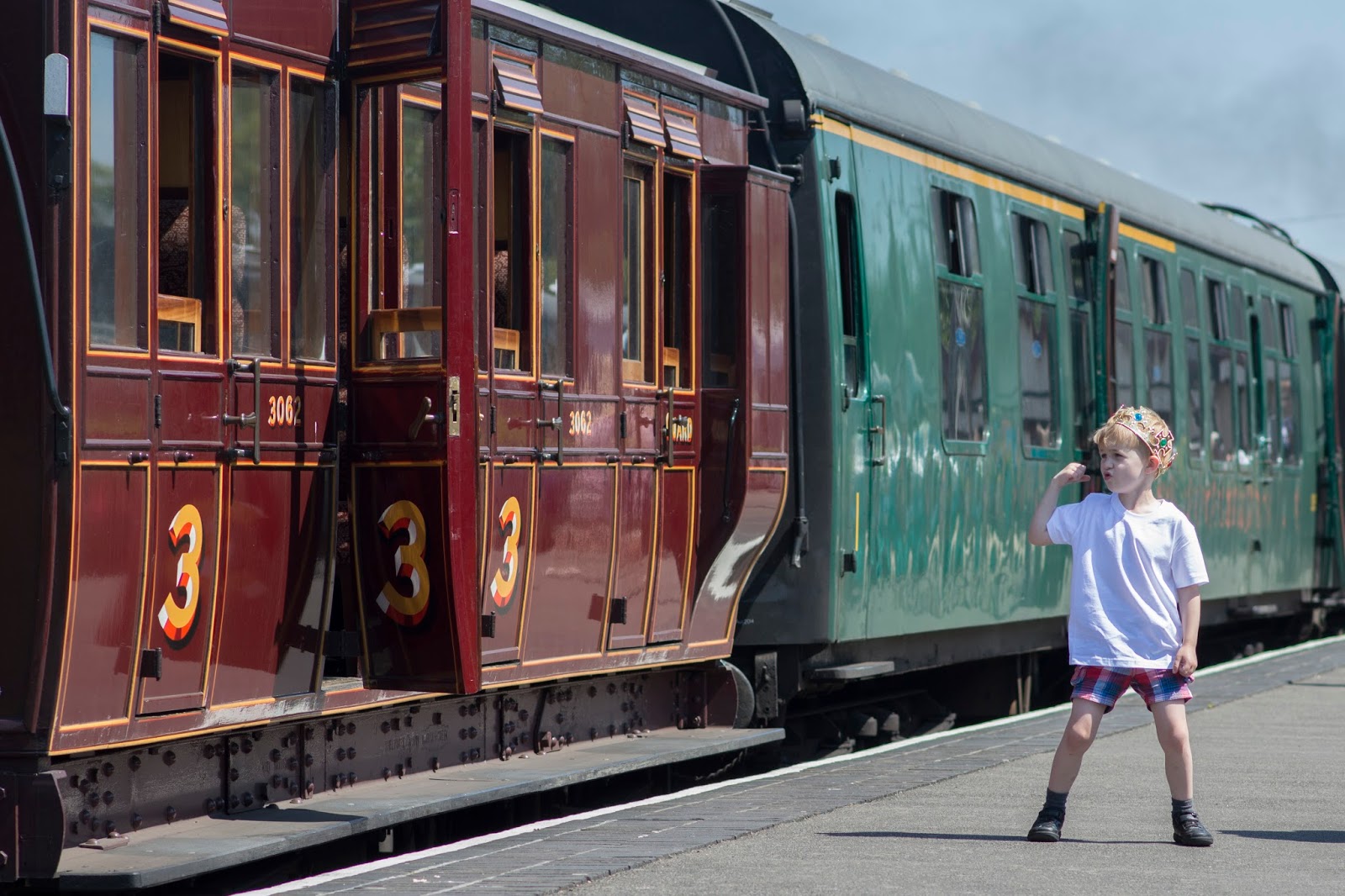 STEAM: KENT AND EAST SUSSEX RAILWAY [VISIT 1066 COUNTRY]