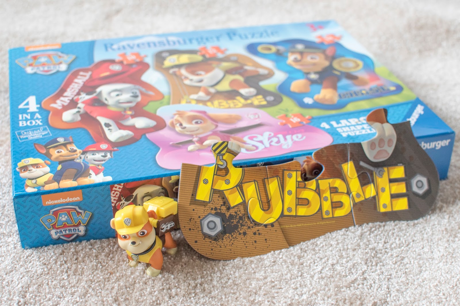 PUPS IN PIECES: RAVENSBERGER PAW PATROL SHAPED PUZZLES