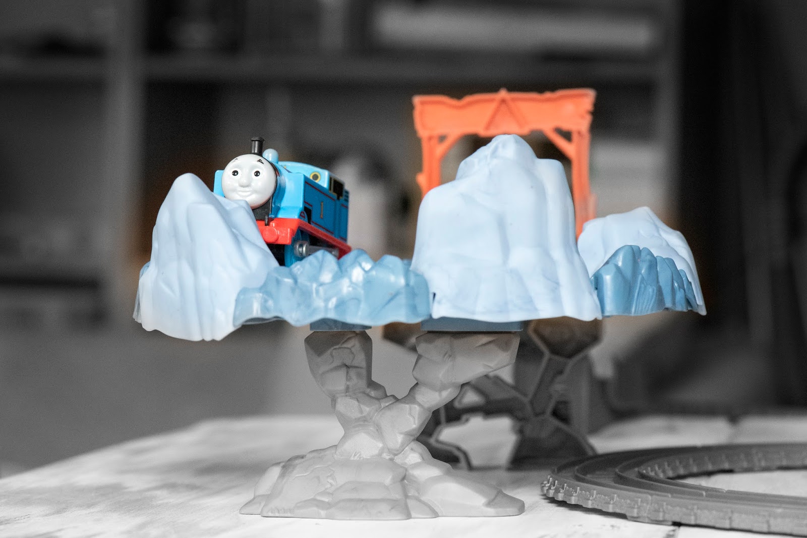 THOMAS AND FRIENDS: TRACKMASTER CLOSE CALL CLIFF PLAYSET