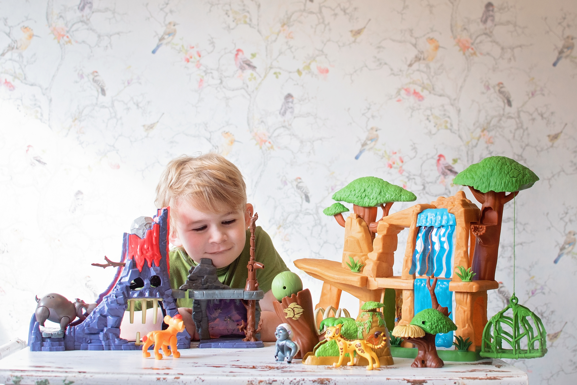 TEST DRIVE TUESDAY: DISNEY LION GUARD HYENA HIDE OUT PLAYSET