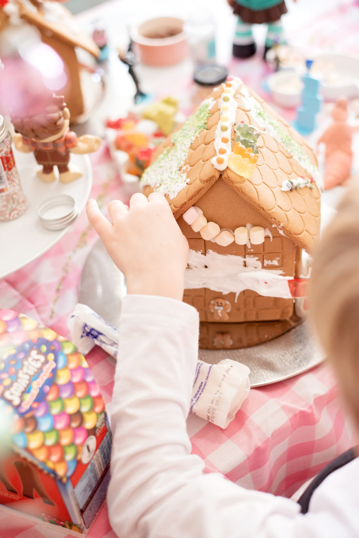decorating the gingerbread house christmas