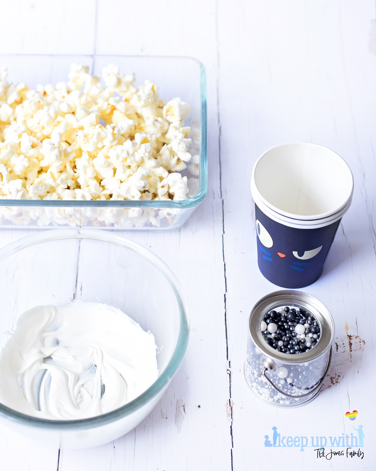 Image shows the ingredients needed to make hocus pocus popcorn. Image by keep up with the jones family.